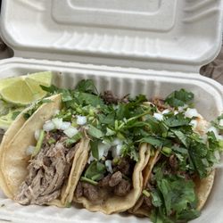 Tacos wey 561 - Carnitas, carne asada and Birria tacos
