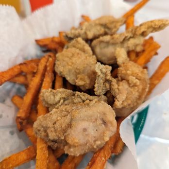 Kickin Kajun - Fried oysters, they usually give 4 but due to the small size they gave a extra - Cajun/Creole Near Me - Kaneohe, Hawaii Kickin Kajun - Fried oysters, they usually give 4 but due to the small size they gave a extra - Cajun/Creole Near Me - Kaneohe, Hawaii