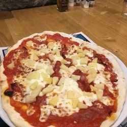 Pizzéria de la Tour Sarrazine - Normal size pizza, chorizzo and pineapple