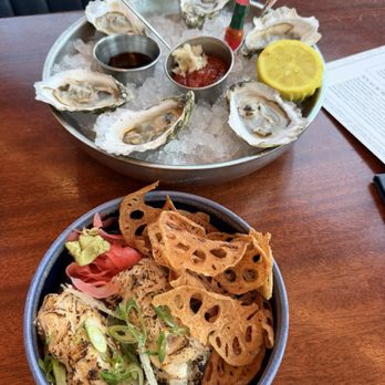Reelhouse Oyster Bar - 1/2 Dozen Oysters and Hamachi Sushi Tacos - Salad Near Me - Boston, Massachusetts