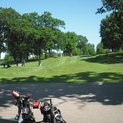 New Ulm Country Club - 18th green - watch the finish from the bar