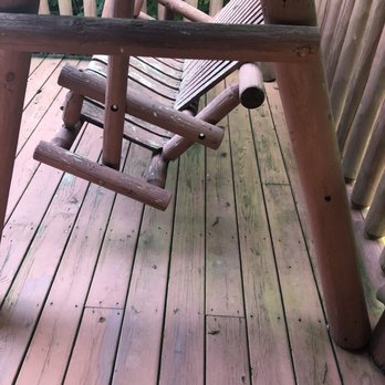 American Patriot Getaways - Gross rotten swing - Vacation Rentals Near Me - Pigeon Forge, Tennessee