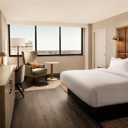 Hilton Fort Wayne at the Grand Wayne Convention Center - Guest room