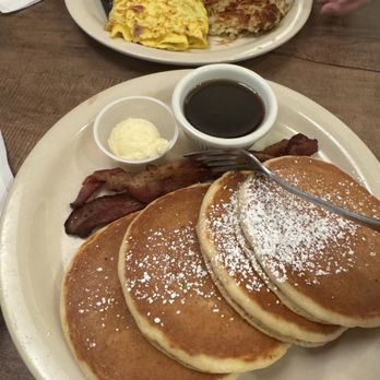 Bill's Cafe - Meat Lovers Omelette, Pancakes wBacon - Breakfast & Brunch Near Me - San Jose, California