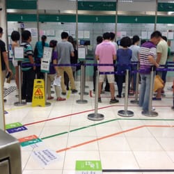 上環郵局 - Lane 2 is the express line....or as express as it is going to get.