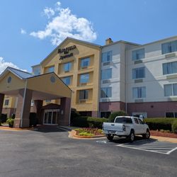 Fairfield Inn Charlotte Gastonia - Showing age, needs paint