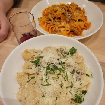 Grassa - Fusilli alla vodka (top) and big rig (bottom) - Salad Near Me - Vancouver, Washington