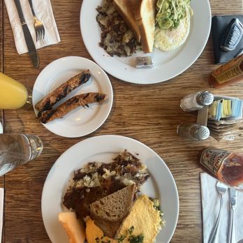 Metro Cafe - Seasonal Veggie Omelette - New American Near Me - Culver City, California