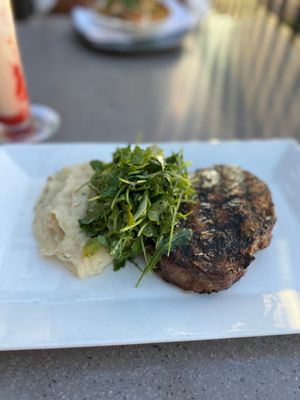 Tommy Bahama Restaurant, Bar & Store by null