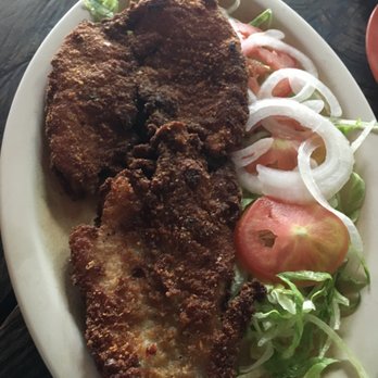 El Galeón del Caribe - Fried Fish Plate (Pescado Frito - precio por kilo). The fish was so moist and perfectly cooked. They cooked it right there. It was FRESH! - Mexican Near Me - Cancún, ROO
