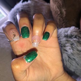 La Vie Nails - One hand - Nail Salons Near Me - Carmel, Indiana