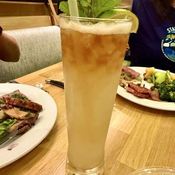 Eleven - Cocktail Bars Near Me - Honolulu, Hawaii