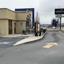 Kneaders Bakery & Cafe - Drive-thru