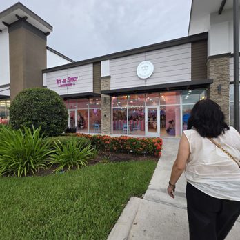 Icy-N-Spicy - Desserts Near Me - Miramar, Florida