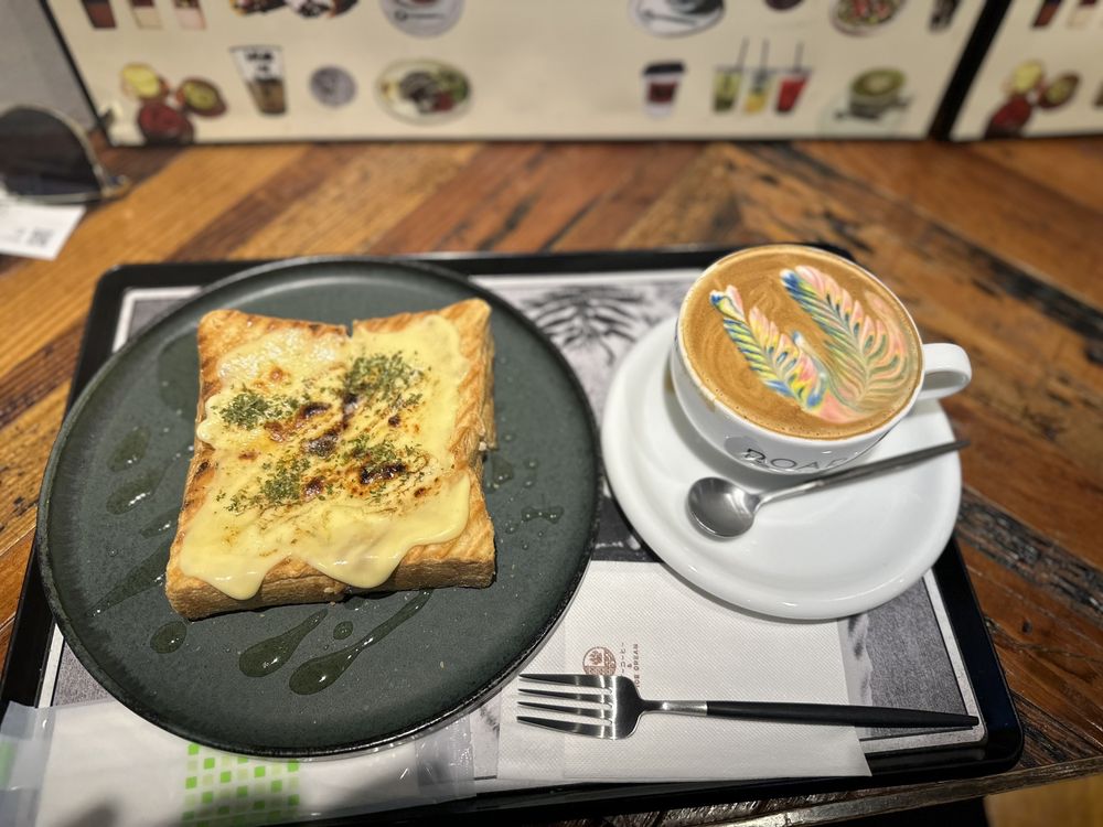 ROAR COFFEE HOUSE & ROASTERY