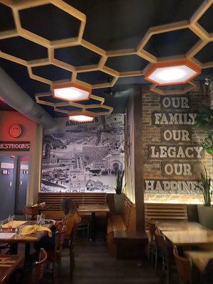 Valsos Table and Bar by null