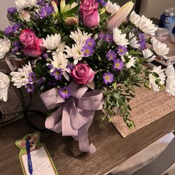 Forget Me Not Flowers and Gifts - Crunchy greenery at the bottom and only a couple roses. Mostly filled with daisies.