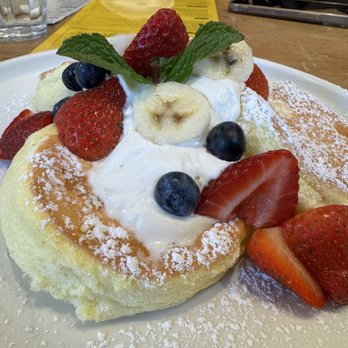 Flipper’s - Soufflé pancakes with fruit - Pancakes Near Me - New York, New York Flipper’s - Soufflé pancakes with fruit - Pancakes Near Me - New York, New York