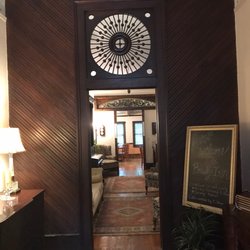 Brady Inn - Entryway