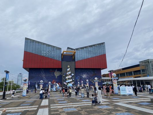 Osaka Aquarium Kaiyukan by null
