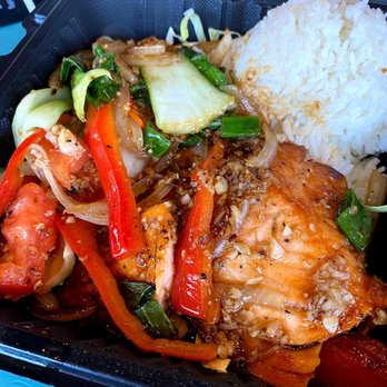Thai Mee Up - salmon - Food Trucks Near Me - Kahului, Hawaii