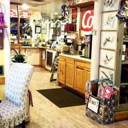 Vicky's Bar-B-Q - Dining area! Super cute and so cozy!