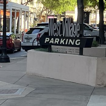 M Line Trolley - Ross & St Paul - Free parking garage at this location - Train Stations Near Me - Dallas, Texas