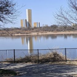 Riverwalk Crossing - Riverwalk walking trail beside the River