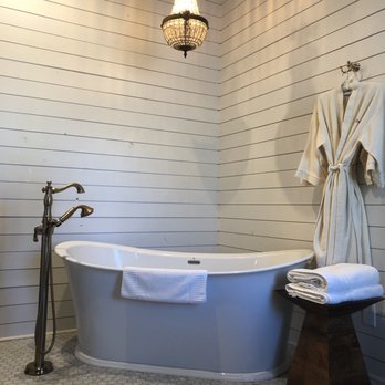 The Dove Inn - Bathtub in the Aspen Suite - Bed & Breakfast Near Me - Golden, Colorado The Dove Inn - Bathtub in the Aspen Suite - Bed & Breakfast Near Me - Golden, Colorado