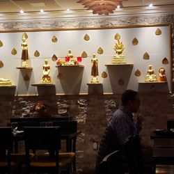 Maya Thai Eatery - Wall decor