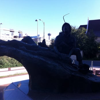 Veterans Memorial Plaza - Tower of the Americas in the background of the statue - Landmarks & Historical Buildings Near Me - San Antonio, Texas Veterans Memorial Plaza - Tower of the Americas in the background of the statue - Landmarks & Historical Buildings Near Me - San Antonio, Texas