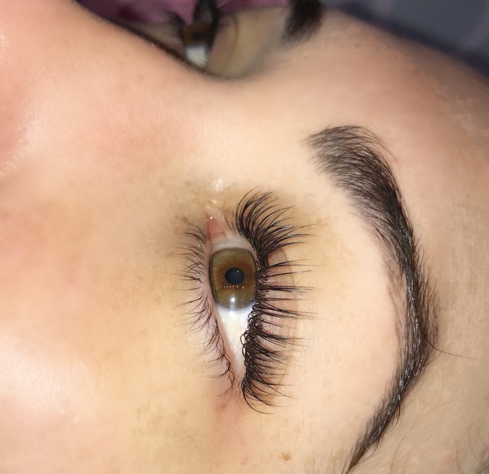 Leucadia Lashes Logo