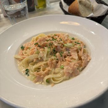 Sotto Mare - Fettuccine with Smoked Salmon ~ white cream sauce - Seafood Near Me - San Francisco, California Sotto Mare - Fettuccine with Smoked Salmon ~ white cream sauce - Seafood Near Me - San Francisco, California