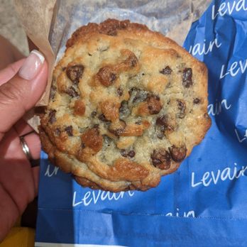 Levain Bakery - Chocolate chip cookie ftw - Bakeries Near Me - Chicago, Illinois Levain Bakery - Chocolate chip cookie ftw - Bakeries Near Me - Chicago, Illinois