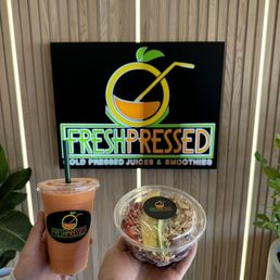 Tropical Press smoothie and Nutty Delight bowl