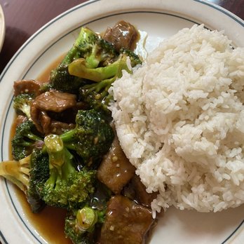 Walnut Tree Restaurant - Beef & Broccoli w/white rice - Chinese Near Me - Walnut, California Walnut Tree Restaurant - Beef & Broccoli w/white rice - Chinese Near Me - Walnut, California