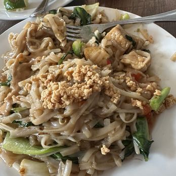 Baan Thai Bistro - Pad Thai with tofu  A+++ - Thai Near Me - Indianapolis, Indiana