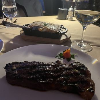 Queensview Steakhouse - Steak and au gratin - Steakhouses Near Me - Long Beach, California Queensview Steakhouse - Steak and au gratin - Steakhouses Near Me - Long Beach, California