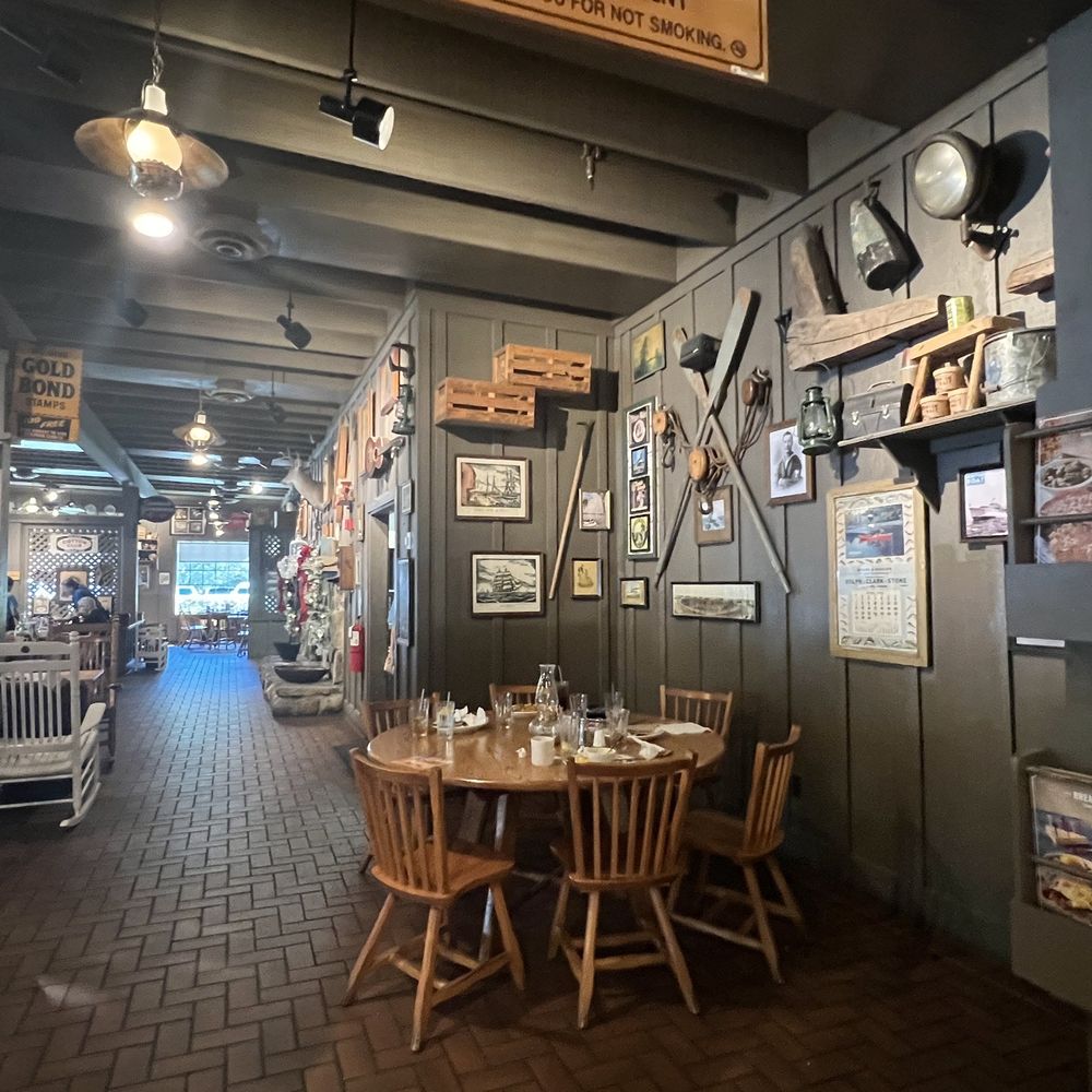 Cracker Barrel Old Country Store - the interior - American Near Me - Venice, Florida Cracker Barrel Old Country Store - the interior - American Near Me - Venice, Florida