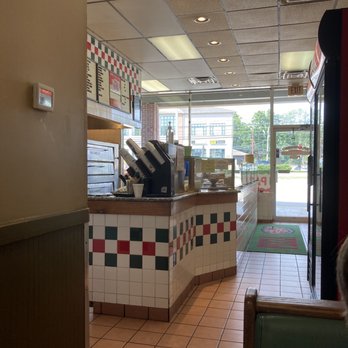 Bravissimo Pizza & Pasta - Interior is nicely maintained - Pizza Near Me - Berwyn, Pennsylvania Bravissimo Pizza & Pasta - Interior is nicely maintained - Pizza Near Me - Berwyn, Pennsylvania