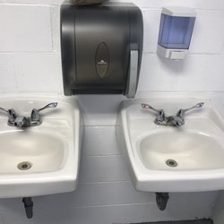 Albert J. Allen Memorial Park - Clean bathrooms.