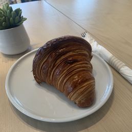 PLAIN CROISSANT PLAIN CROISSANT