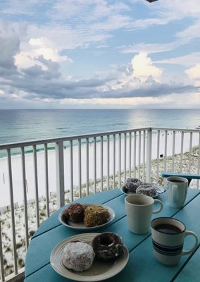 DONUT HOLE BAKERY CAFE - 1084 Photos & 1199 Reviews - Donuts - 635