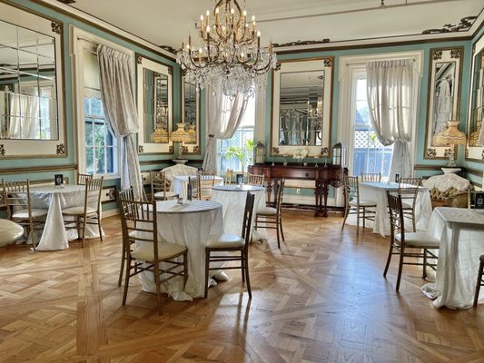 The Apothecary Bar at Maxwell by null