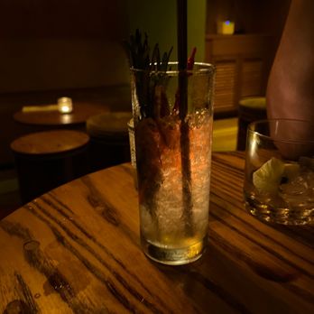 Broken Shaker at Freehand Chicago - Seaweed drink - Cocktail Bars Near Me - Chicago, Illinois Broken Shaker at Freehand Chicago - Seaweed drink - Cocktail Bars Near Me - Chicago, Illinois