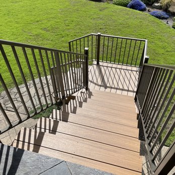 RailPro Architectural Aluminum - view of a grassy hill - General Contractors Near Me - Kent, Washington RailPro Architectural Aluminum - view of a grassy hill - General Contractors Near Me - Kent, Washington