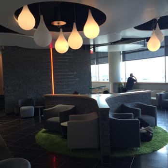 Aer Lingus Gold Circle Lounge - a view of the lounge area - Airport Lounges Near Me - Jamaica, New York
