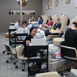AZ 3D Nail Spa - Relaxing station