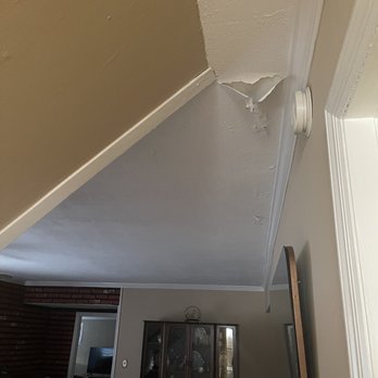 Big Sis Painting - Peeling paint before - Painters Near Me Big Sis Painting - Peeling paint before - Painters Near Me