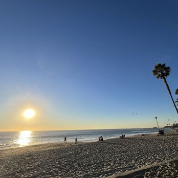Lost Pier Cafe - Sunset ocean view - Cafes Near Me - Laguna Beach, California Lost Pier Cafe - Sunset ocean view - Cafes Near Me - Laguna Beach, California